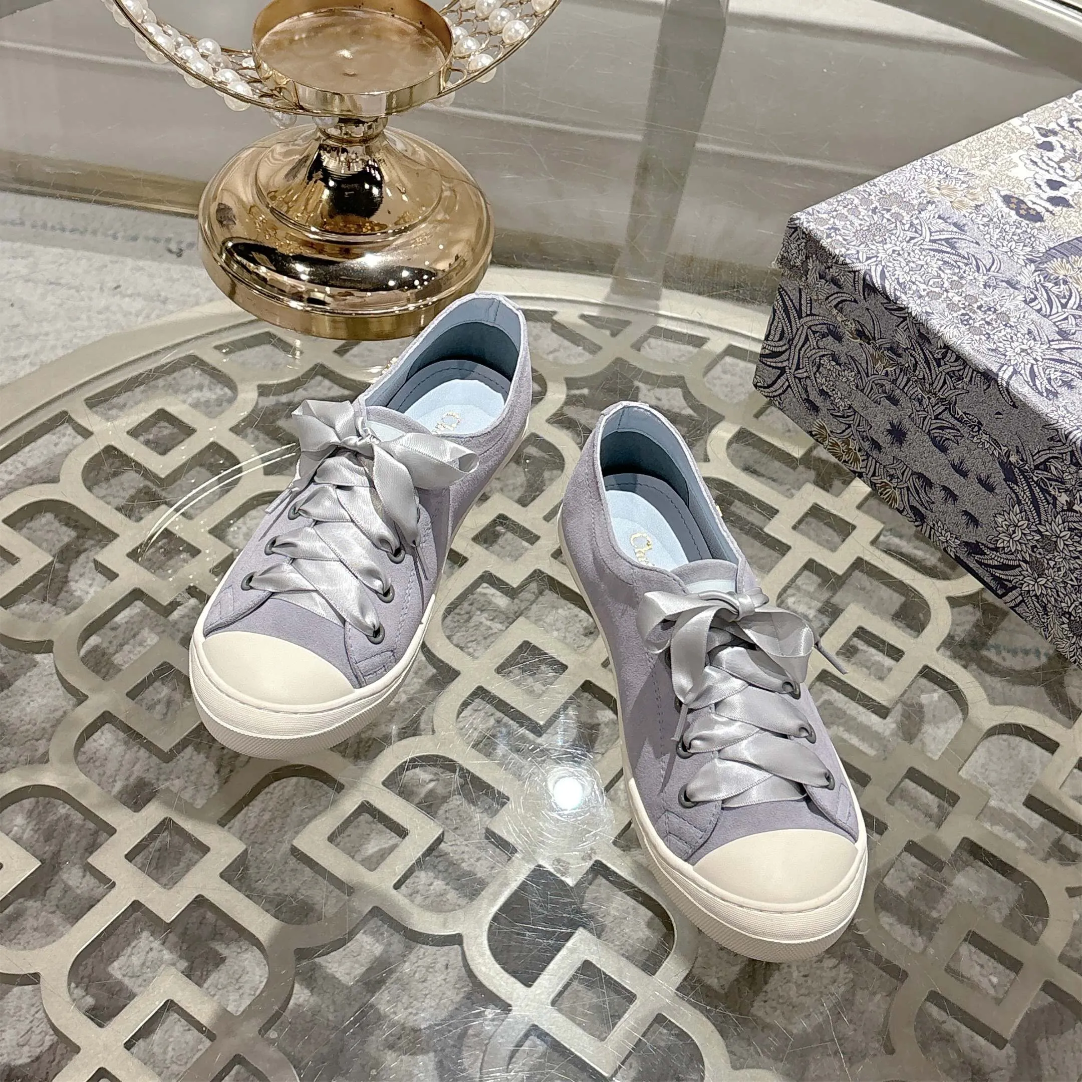 👟👟Ex-factory price 440👟👟 Dior ballet-style casual shoes, the same style as celebrities, satin fabric, breathable mesh lining, sheepskin for feet, wear-resistant rubber sole, size 35-40.
